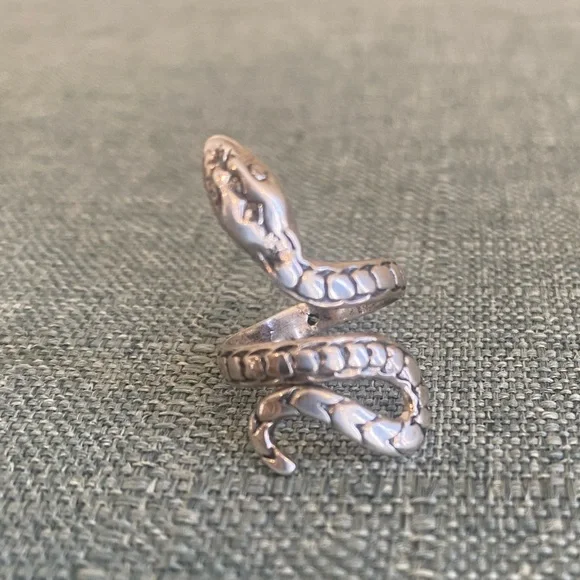 Silver ring - Picture 3 of 4